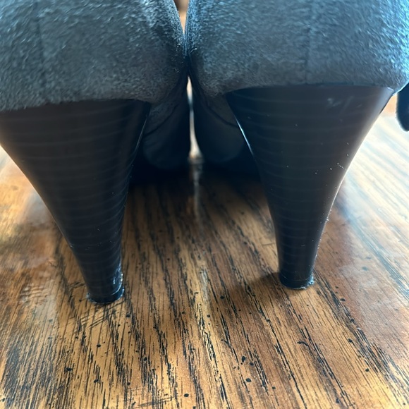 Nine West Grey Heel Booties Size 8 - Picture 4 of 6